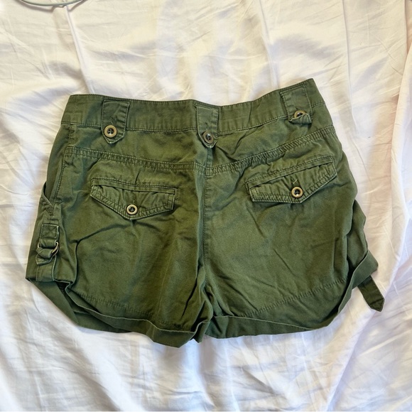 Unbranded Military Green Women's Shorts - Size 6 with buckles - Picture 2 of 4